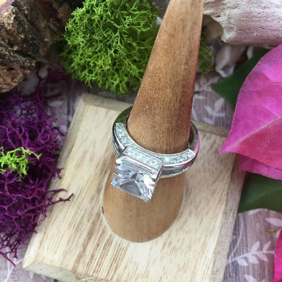 Solid Sterling Silver Square Cz Solitaire Engagement Wedding Fashion Ring Size 8 - Picture 2 of 9